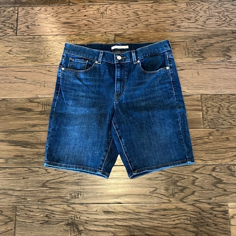 Levi’s Bermuda Shorts High Rise Size 29